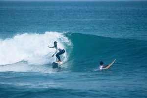 PROFIL OF THE WEEK - Surfer BERHIJAB Syintia Rivada DARI KRUI, SUMATRA