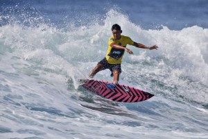 AKSI SURFING MEMUKAU RIO WAIDA YANG PATUT DICONTOH