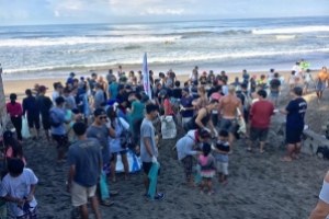BYE BYE PLASTIC SUKSES MENGGELAR BEACH CLEAN UP TERBESAR DI BALI