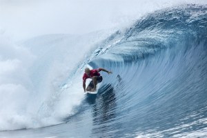 KELLY SLATER SI MASTER SURFING KEMBALI ?