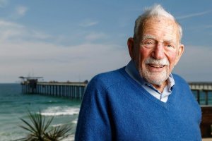 BAPAK Peramal Surfing meninggal Di usia 101 tahun