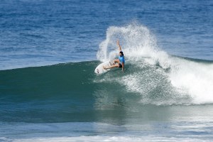 TYLER WRIGHT KEMBALI DI RANKING TERATAS SETELAH MEMENANGKAN OI RIO PRO