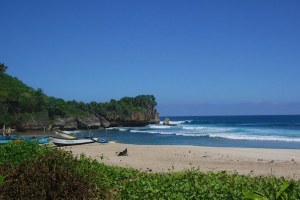 YUK JAJAL SURFING DI PANTAI NGANTEP MALANG