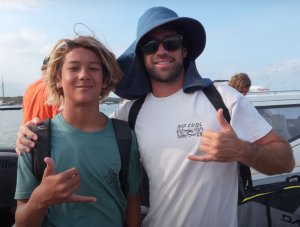 Mason Ho Ajak Grom Dylan Menjelajahi Ombak G-Land