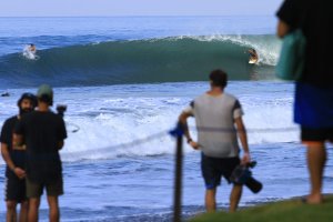 YUK LIHAT FOTO-FOTO EKSLUSIF PARA SURFER PRO TENGAH FREE SURF DI KERAMAS