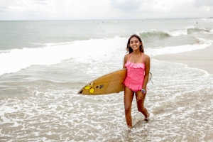SURFER MUDA BERBAKAT ASAL PACITAN &quot;SALINI RENGGANIS&quot;