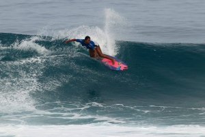CINTA HANSEL DAN PUANANI JOHNSON BANGGAKAN SURFING INDONESIA DI HAWAII