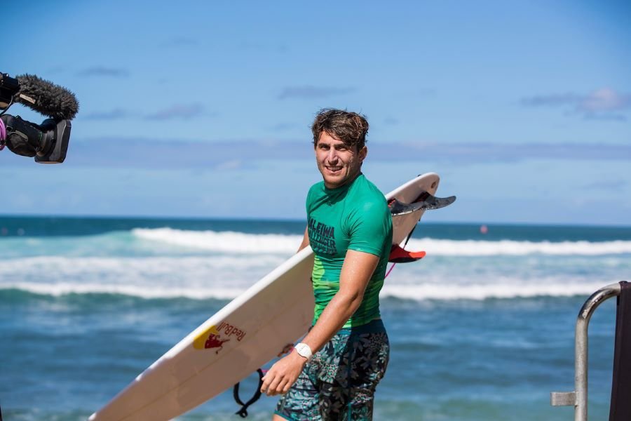 Leo Fioravanti Meninggalkan Quiksilver Setelah 15 Tahun dan Surfing di Haleiwa Tanpa Stiker