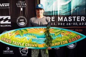 KELLY SLATER MENANGKAN TRIPPLE CROWN UNTUK KETIGA KALINYA