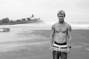 JOSH KERR LIBURAN KELUARGA KE MENTAWAI