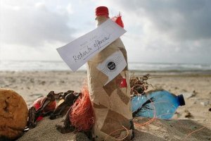 COCA COLA DAN PEPSI MEMIMPIN DALAM PENCEMARAN KEMASAN PLASTIK