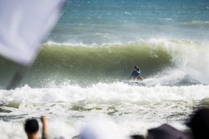 HARAPAN INDONESIA TERSISA PADA TAINA IZQUIERDO DAN RIO WAIDA DALAM ISA WORLD SURFING GAMES