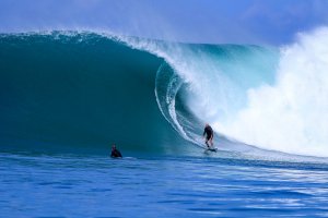 OMBAK BESAR, SEMPURNA NAN KOSONG DI MENTAWAI