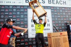 Pemenang Mens&#039;s division di Rip Curl Pro Bells Beach