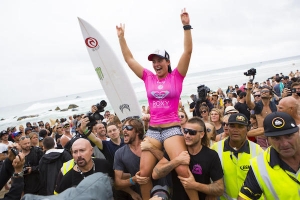 TYLER WRIGHT MEMENANGKAN ROXY PRO GOLD COAST