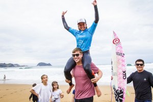 RIP CURL RIDER PAULINE ADO KEMBALI MASUK DIANTARA 16 BESAR SURFER WSL TOUR