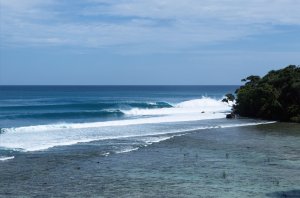 BELUM ADA RENCANA LIBURAN NATAL? DATANGI PULAU INI DAN PUASKAN HASRAT SELANCARMU!!