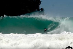 SESI SURFING OMBAK SUPER EPIK DI NIAS