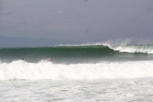 CIMAJA KETIKA HUJAN, KEBANJIRAN SURFER DARI JEPANG