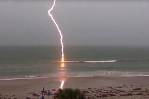 Image: Danger while surfing in a storm. (Swellnet.com)