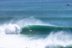 SWELL TERBAIK DATANGI PANTAI INDONESIA