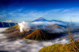 BERBAHAYAKAH INDONESIA SEBAGAI NEGARA YANG MEMILIKI GUNUNG API TERBANYAK DI DUNIA?