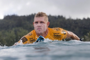 MICK FANNING UMUMKAN 2016 SEBAGAI &quot;TAHUN PERSONAL&quot;