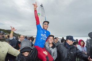 FILIPIE TOLEDO MEMENANGKAN KOMPETISI CORONA J-BAY OPEN 2017