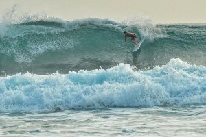 DI BANTEN JUGA BANYAK SPOT UNTUK SURFING LHO !!