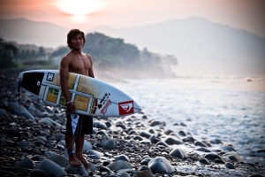 DEDE SURYANA : pemerintah harus lebih aktif membantu pengadaan kompetisi surfing