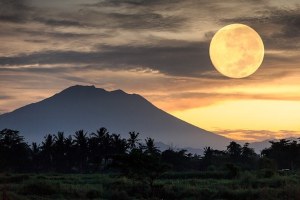 &quot;FENOMENA SUPERMOON&quot; MENGAPA BISA TERJADI? BERIKUT PENJELASANNYA
