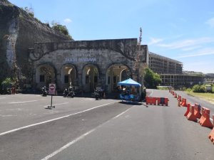 HINDARI PENYEBARAN CORONA, PANTAI-PANTAI BALI DITUTUP