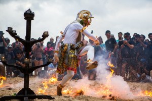 UPACARA PEMBUKAAN RIP CURL CUP 2017 TELAH DIGELAR MENANDAKAN PERIODE TUNGGU TELAH DIBUKA