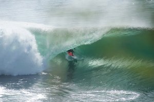 MEGA ARTANA BERHASIL MENANG DI RIP CURL CUP PADANG PADANG TRIAL