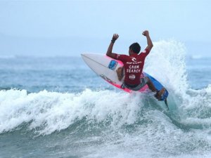 RIP CURL GROM SEARCH : ANTUSIAS PARA GROM BERSATU PADU DENGAN KONDISI OMBAK MADEWI HARI INI