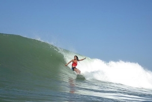 DALAM SURFING DIBUTUHKAN KEBERANIAN BESAR