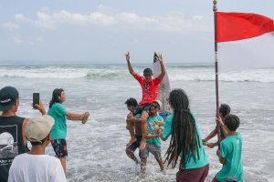 RIO WAIDA RAIH KEMENANGAN DI RENEXTOP SERI PERTAMA DI PANTAI PADMA, BALI