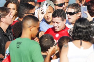 ADRIANO DE SOUZA MENANG DI KANDANG DALAM OI RIO PRO