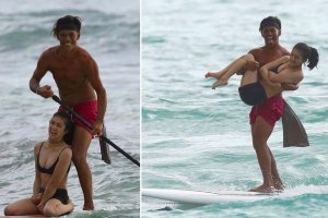 Surfer Hawaii mengajak gadis lumpuh rasakan sensasi berselancar