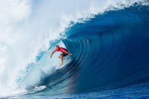 KELLY SLATER MEMBUAT SKOR TERTINGGI DI FIJI KEMARIN