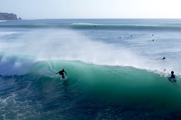 Impossibles Onfire: swell 18 detik menghidupkan sore di bali