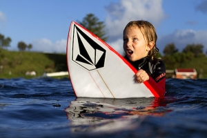 KOBI CLEMENTS : SURFER CILIK BERTALENTA BESAR