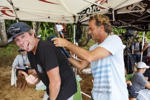 RIPCURL PERBAHARUI KONTRAK DENGAN OWEN WRIGHT DAN TOM CURREN