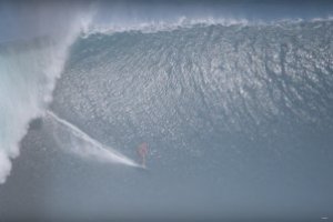 SWELL TERBESAR SEPANJANG SEJARAH OMBAK INDONESIA TERJADI DI ULUWATU!