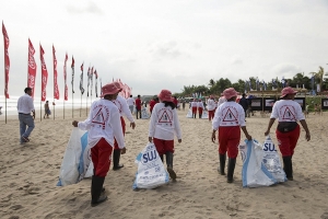 BEACH CLEAN UP BALI 2015