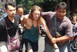 BALI : &quot;BULE&quot; AMERIKA TERTANGKAP MENCURI BARANG DI TOKO