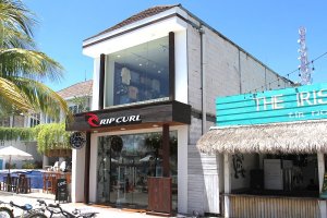 Toko Flagship Rip Curl Pertama Hadir di Gili Trawangan