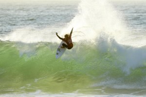 JOHN JOHN FLORENCE LOLOS KE BABAK SEMIFINAL J-BAY OPEN