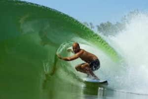 KANOA IGARASHI, CARRISA MOORE DLL BERKESEMPATAN MENJAJAL OMBAK BUATAN MILIK KELLY SLATER