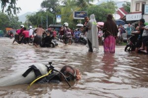 BALI BANJIR, INILAH BENTUK PROTES SEORANG DIVER TERHADAP KEADAAN INI